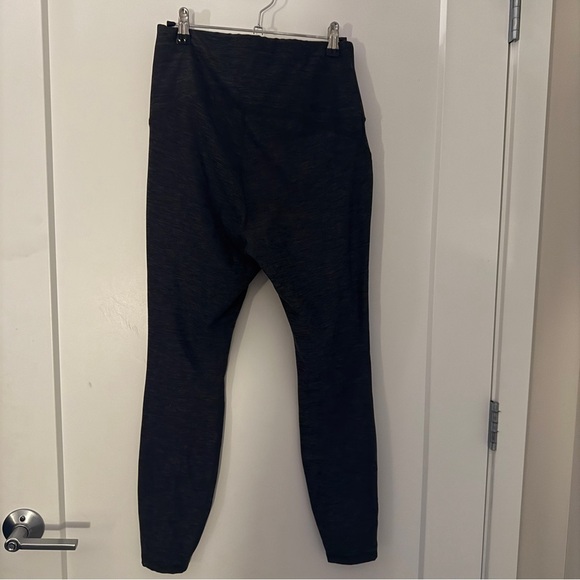 All In Motion High-Rise V-Waist Leggings – Size M - Picture 4 of 5